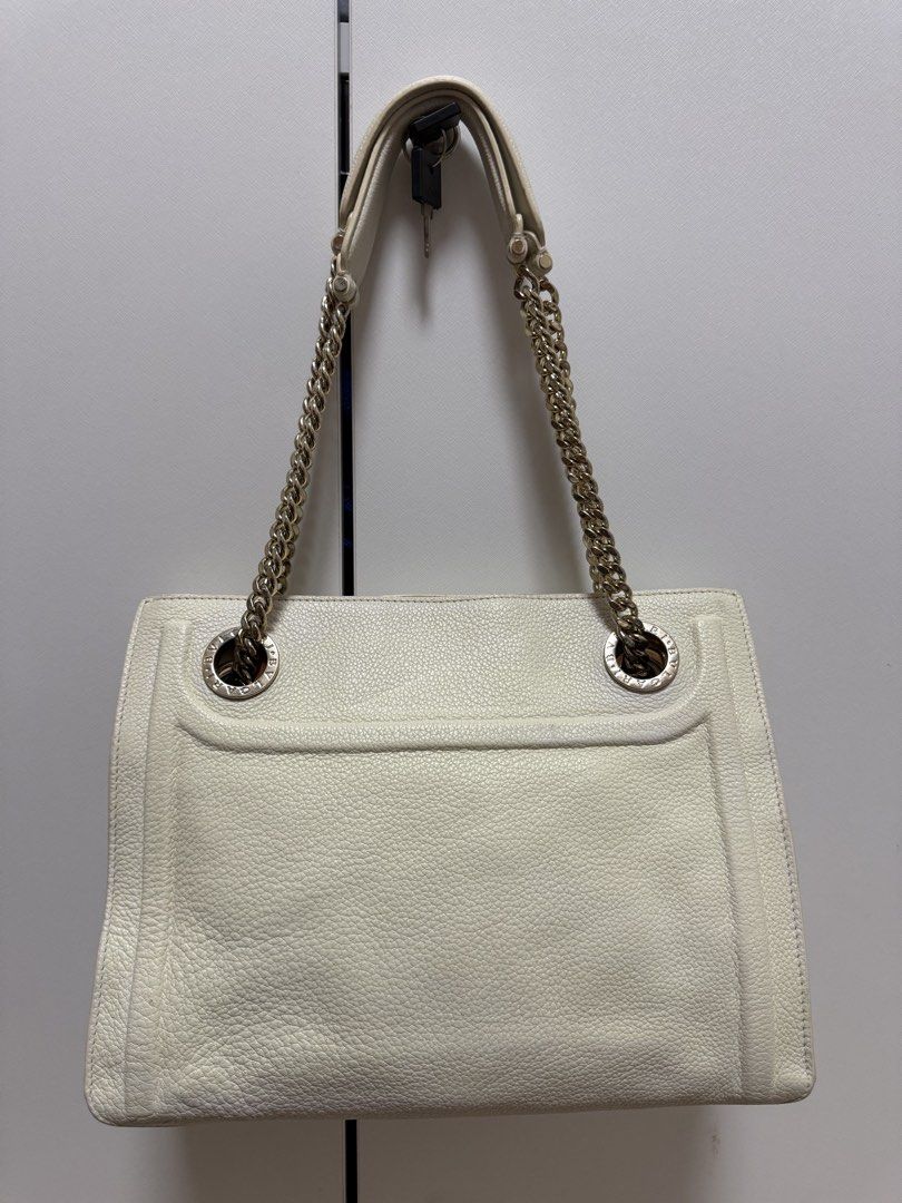 Authentic BVLGARI White Leather Shoulder Bag (Category: Luxury Bags & Wallets) located in Cagayan de Oro. Submitted by negosyantesibengineer (Listing ID 1426749576, Image 2). Description: .