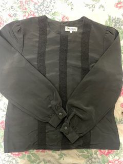 (Category: ) located in . Submitted by chloriswardrobe (Listing ID 1426736562, Image 1). Description: .
