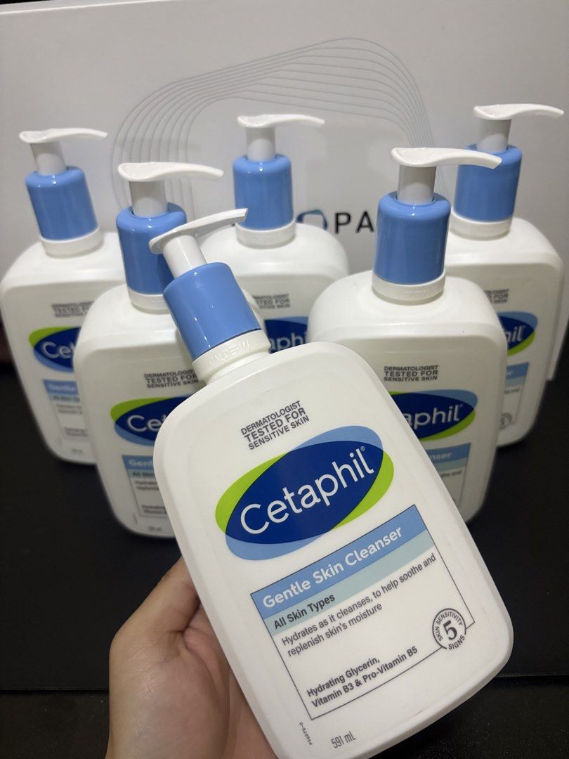 Cetaphil Gentle Skin Cleanser 591ml (Category: Face Care) located in Makati City. Submitted by mamothhh (Listing ID 1426747520, Image 1). Description: Cetaphil Gentle Skin Cleanser for all skin types. It hydrates as it cleanses, helping to soothe and replenish the skin's moisture. Contains hydrating glycerin, Vitamin B3, and Pro-Vitamin B5. Dermatologist tested for sensitive skin. The product helps defend against 5 signs of skin sensitivity. Each