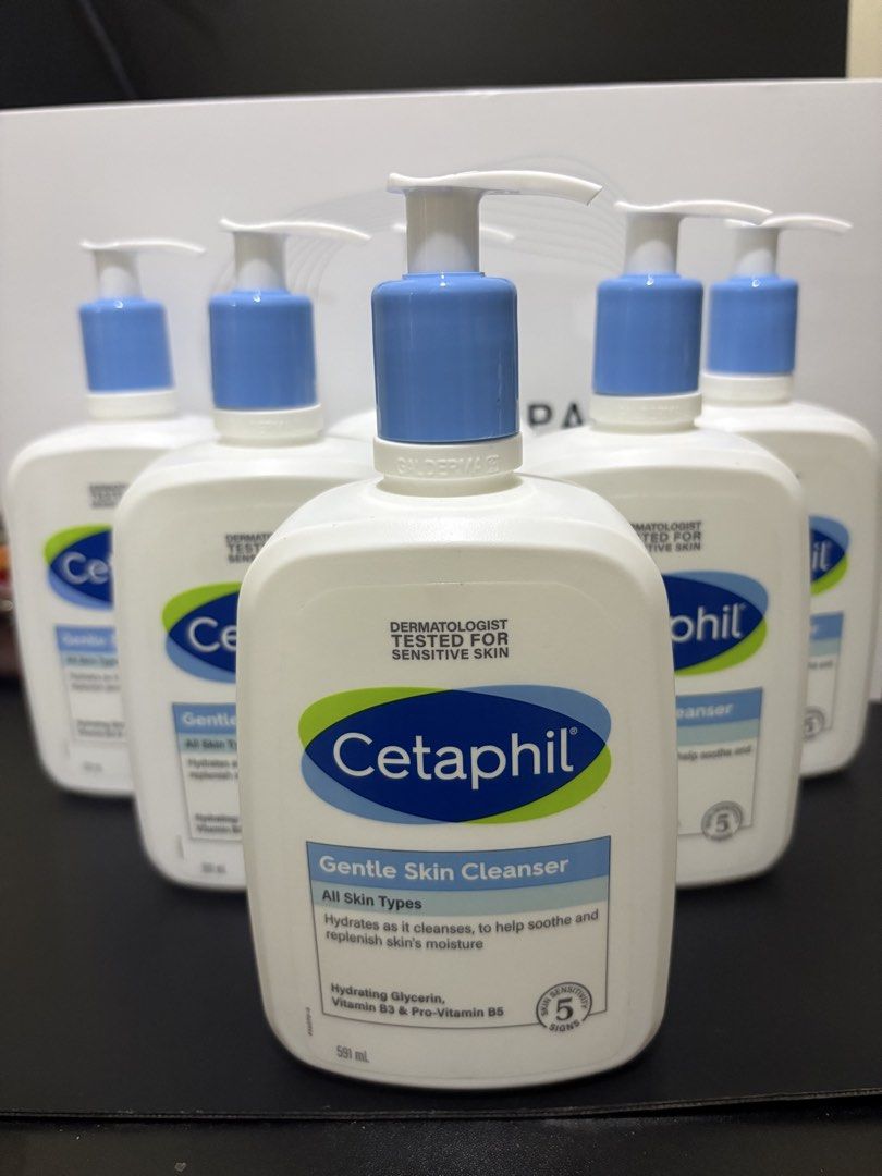 Cetaphil Gentle Skin Cleanser 591ml (Category: Face Care) located in Makati City. Submitted by mamothhh (Listing ID 1426747520, Image 3). Description: Cetaphil Gentle Skin Cleanser for all skin types. It hydrates as it cleanses, helping to soothe and replenish the skin's moisture. Contains hydrating glycerin, Vitamin B3, and Pro-Vitamin B5. Dermatologist tested for sensitive skin. The product helps defend against 5 signs of skin sensitivity. Each