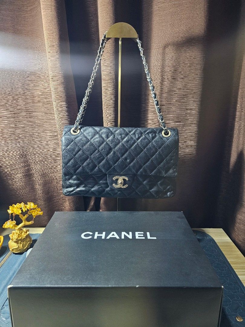 Chanel Vintage Double Flap Caviar on Chain (Category: Luxury Bags & Wallets) located in Quezon City. Submitted by sherockxx (Listing ID 1426726449, Image 2). Description: Complete with box. Missing holo. Got it from.an estate Sale in Orange County in California. Super nice in actual. What you see is what you get..