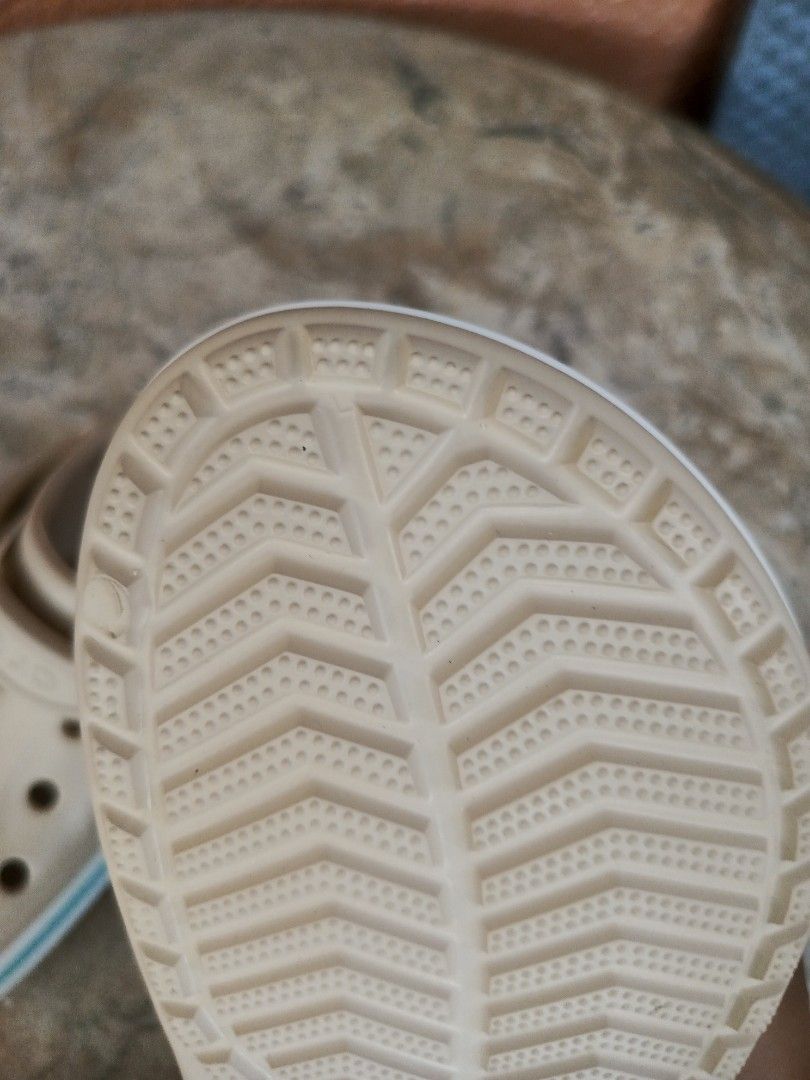Crocs Bayaband Clog - Winter White/Color (Category: Slippers & Slides) located in Binan City. Submitted by ragingjhe (Listing ID 1426688720, Image 3). Description: Bayaband Clog Winter White Authentic M8 W10 P2300.00 Biñan, Laguna Area.