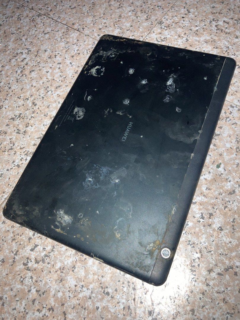DEFECTIVE Huawei MediaPad T5 10.1” (Category: Android) located in Caloocan City. Submitted by decluttermnlz (Listing ID 1426732451, Image 3). Description: ‼️‼️‼️‼️‼️ DEFECTIVE‼️‼️‼️‼️ All specs are in the listing photos RFS: No longer needed, decluttering and not interested to repair it. DECLARED ISSUES - HEAVY DENTS AND SCRATCHES (obvious in the photos) - LCD NOT WORKING (no visible cracks, but definitely something with the pixels) - OTHER ISSUE