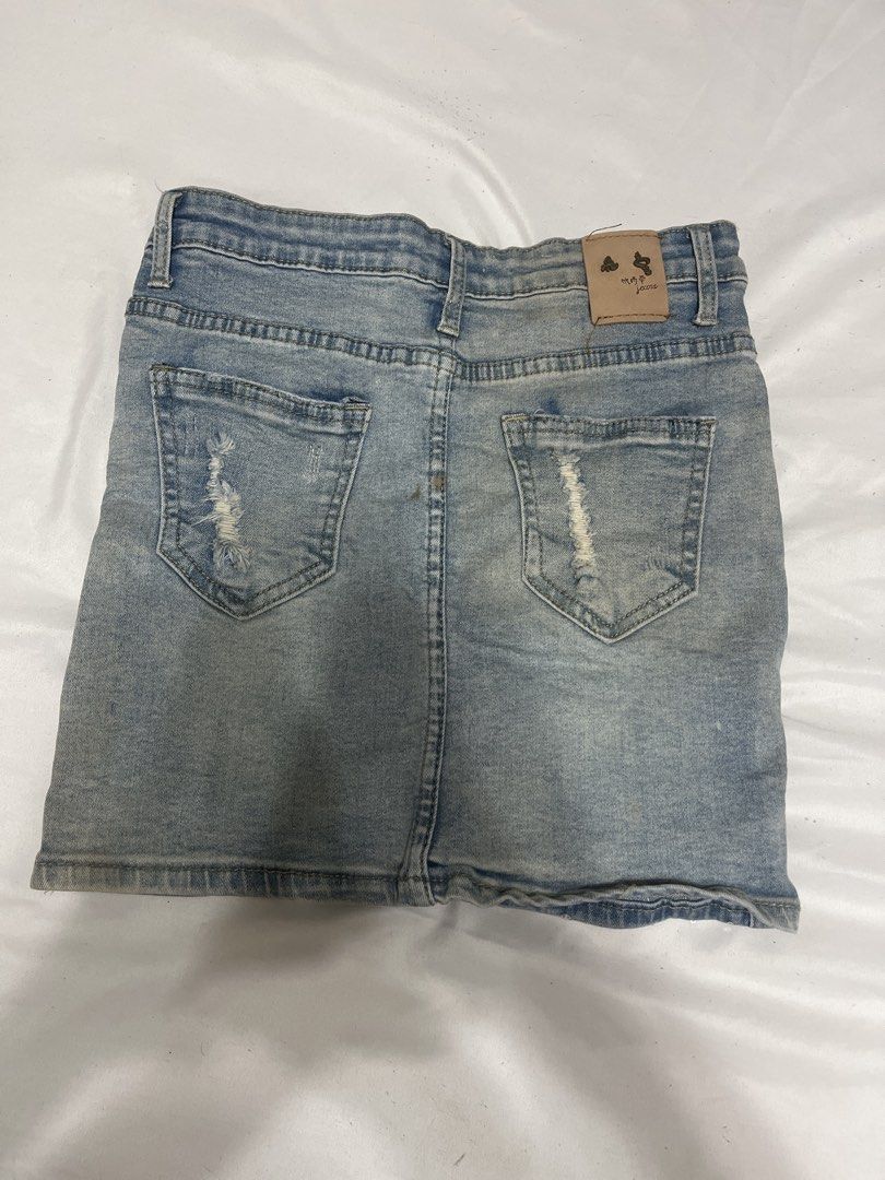 Denim Skirt with Sequin Detail (Category: Skirts) located in Mandaluyong City. Submitted by howdysalad (Listing ID 1426774663, Image 2). Description: .