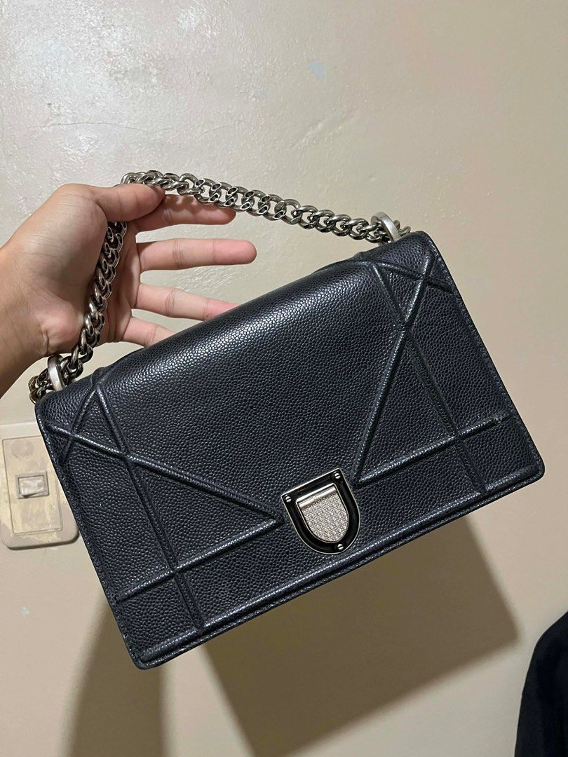 Dior Diorama WITH CARD (Category: Luxury Bags & Wallets) located in Bago City. Submitted by mary-joy3 (Listing ID 1426627595, Image 1). Description: Black Dior Diorama chain bag. Features a silver chain strap and a flap closure with a silver-tone clasp. The bag has a geometric pattern on the front. A classic and stylish bag for everyday use coded and with card.