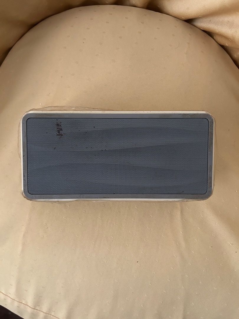 Divoom Bluetooth Speaker Onbeat 500 (White) (Category: Soundbars, Speakers & Amplifiers) located in Quezon City. Submitted by nixd. (Listing ID 1426628041, Image 3). Description: DIVOOM Onbeat 500 (White) Video of speaker being used available. PM lang kayo :) - bought around 2013 - except for physical defects, no issues with pairing and sound - the battery was originally rated to last approx. 8 hours; in my experience it still lasts for approx. 6