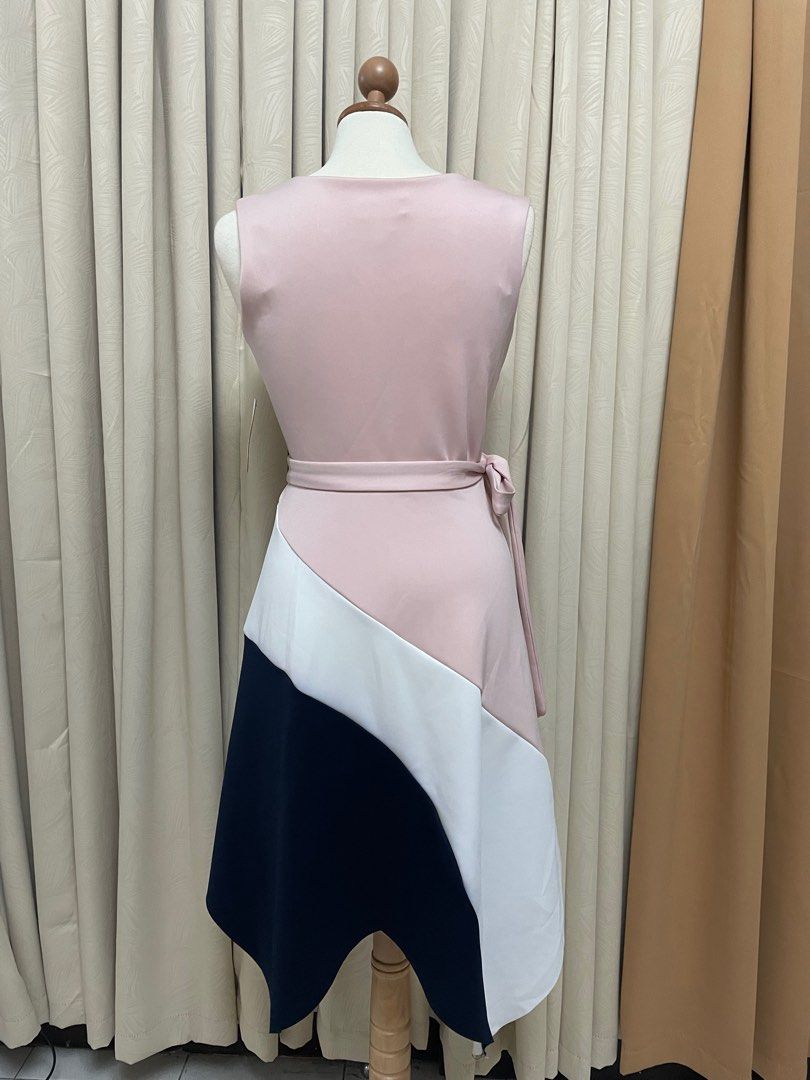 Enfocus Studio Colorblock Dress Size 10 (Category: Dresses) located in Pasig City. Submitted by KayeArtsy (Listing ID 1426745147, Image 2). Description: 🇺🇸 US Bought 💯 Original Size: US10 Bust: 36in Waist: 29-30in colorblock belted midi dress featuring a sleeveless design and an asymmetrical hemline..