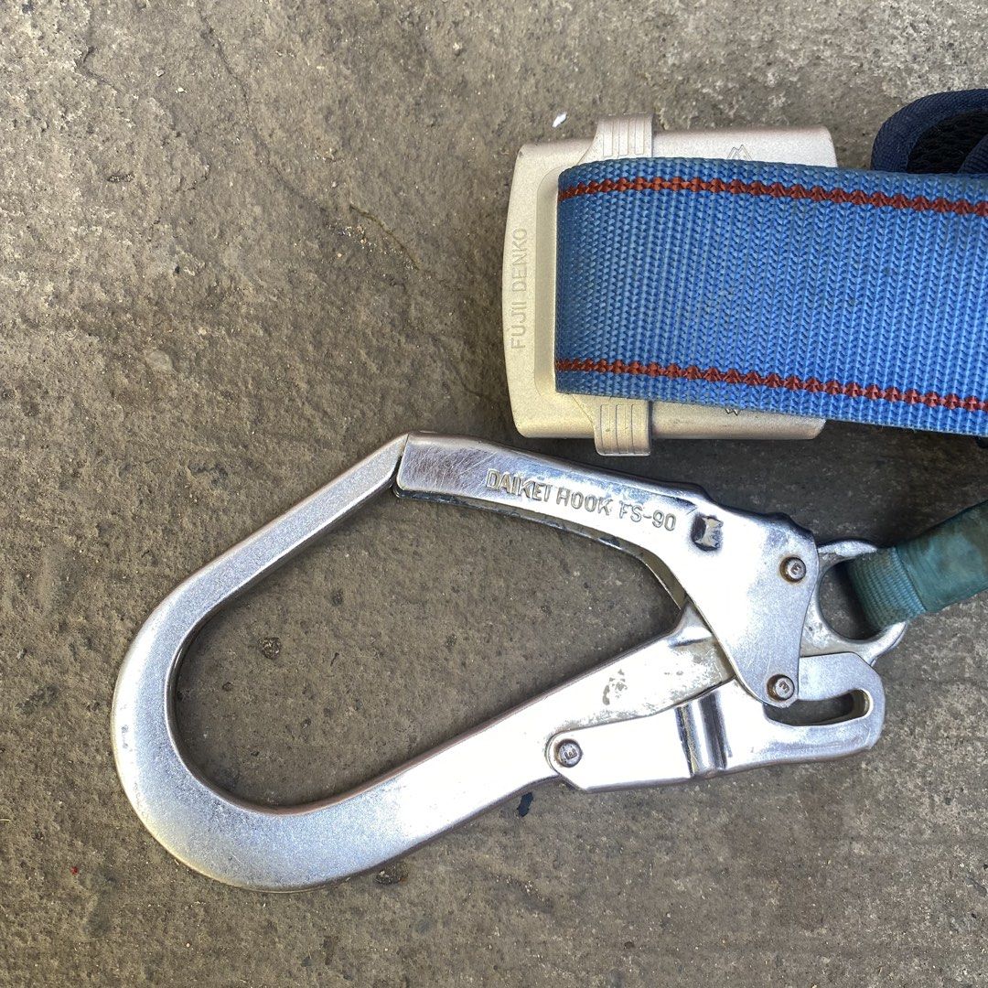 Fuji Denko Safety Harness (Category: Construction Tools & Equipment) located in San Fernando. Submitted by thethriftwardrobe.ph (Listing ID 1426620872, Image 3). Description: Retractable safety belt Heavy duty.