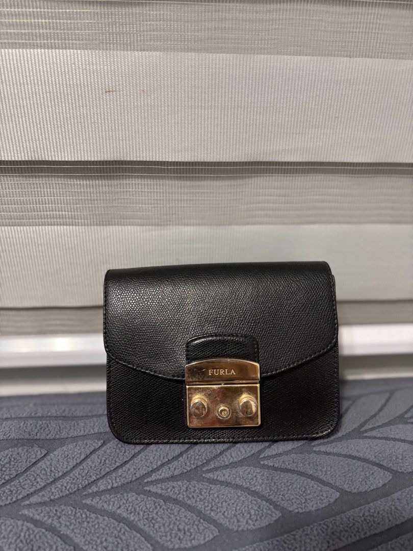 Furla Metropolis Mini Crossbody Bag (Category: Luxury Bags & Wallets) located in Quezon City. Submitted by samellie (Listing ID 1426747910, Image 1). Description: .