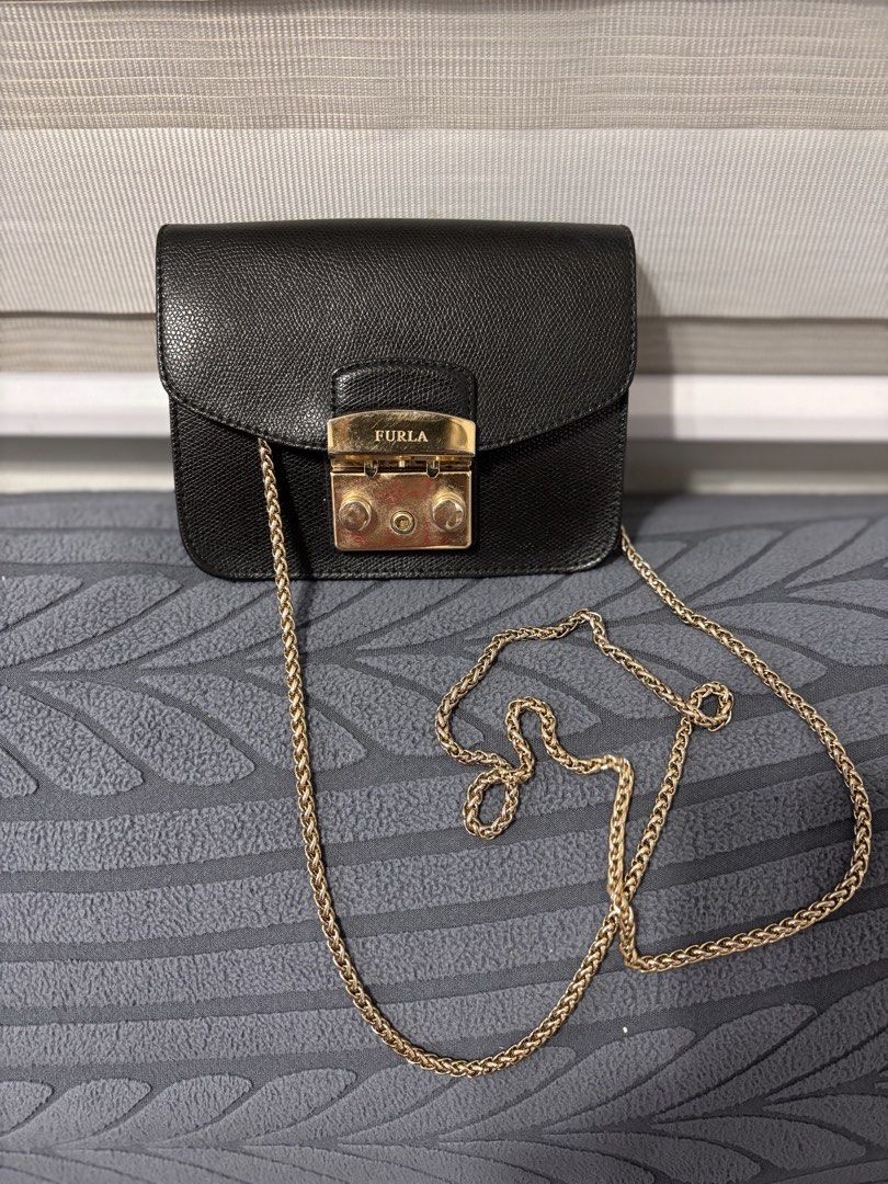 Furla Metropolis Mini Crossbody Bag (Category: Luxury Bags & Wallets) located in Quezon City. Submitted by samellie (Listing ID 1426747910, Image 2). Description: .