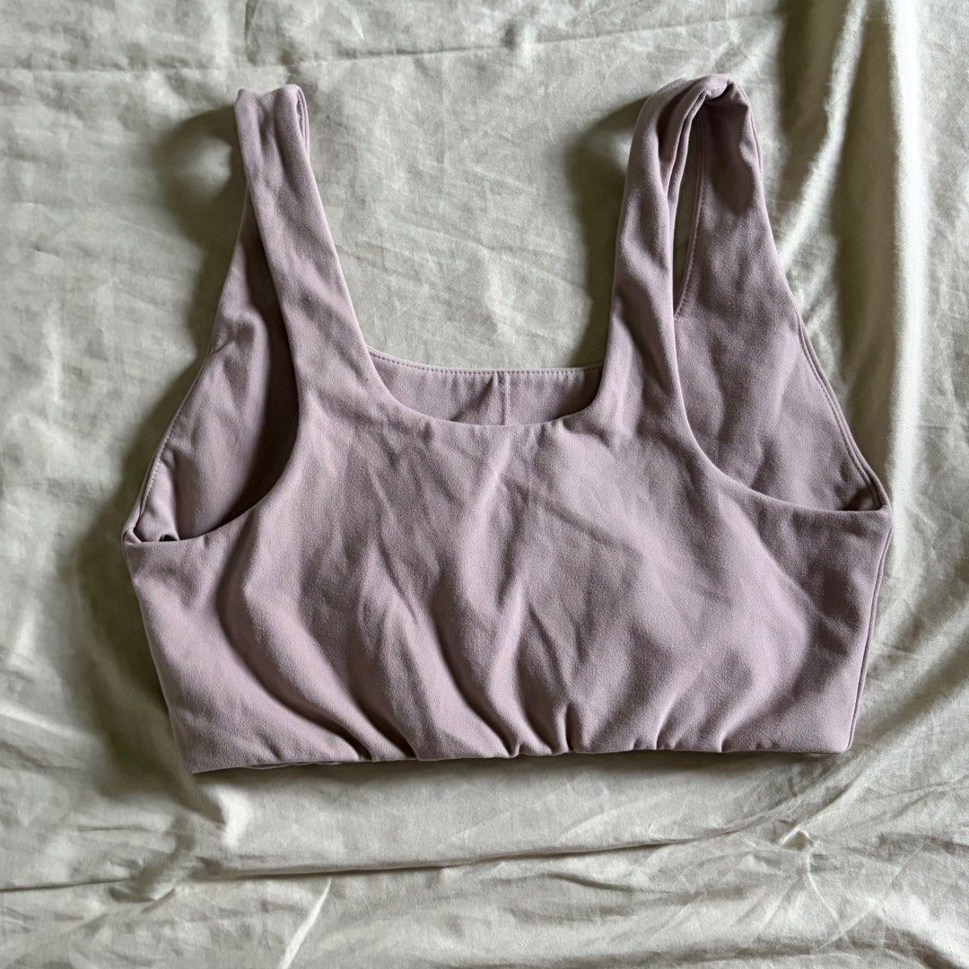Gymshark Sportsbra (Category: Activewear) located in Tarlac. Submitted by 3fted (Listing ID 1426644483, Image 3). Description: gymshark small on tag size in inches (laid flat measurement) -- bust: 13 in -- band: 11 in no pads but with pad slot 9.5/ 10 condition -- ganda ng color, very aesthetic! 😍 only issue: hairline crack print Color Rate: 10/10 Cloth Rate: 10/10.