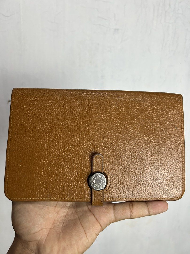 Hermes (Category: Luxury Bags & Wallets) located in Caloocan City. Submitted by snoworiontwinkle_08 (Listing ID 1426643491, Image 3). Description: Dm me Mganda Solid to Dm me.