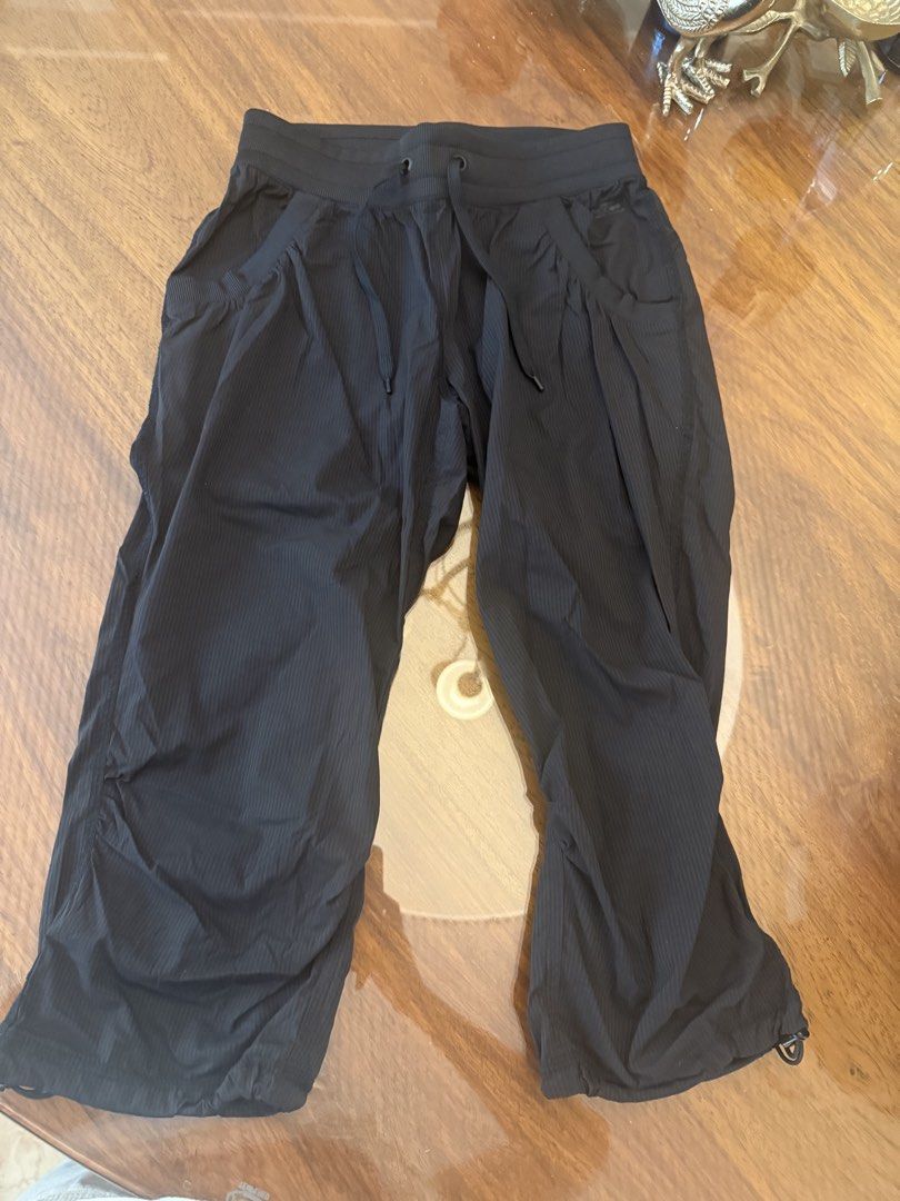 H&M Sport Pants - Size 6 (Category: Other Bottoms) located in Muntinlupa City. Submitted by secondchancechic (Listing ID 1426646294, Image 1). Description: Black H&M Sport pants with drawstring. Features a ribbed waistband and a textured fabric. Size US 6, EUR 36, and CN 165/68A. The pants have a relaxed fit with gathered details at the sides. Perfect for casual wear or light activities..