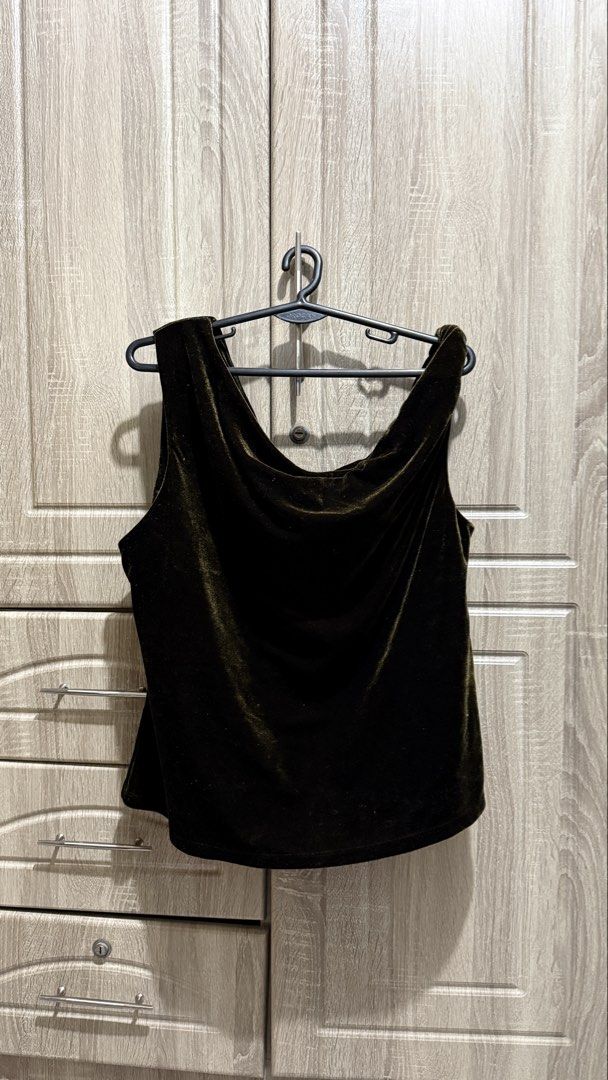 H&M Velvet One Shoulder Top (Category: Sleeveless) located in Manila. Submitted by mncdni (Listing ID 1426724047, Image 2). Description: - dark green - fits L-XL.