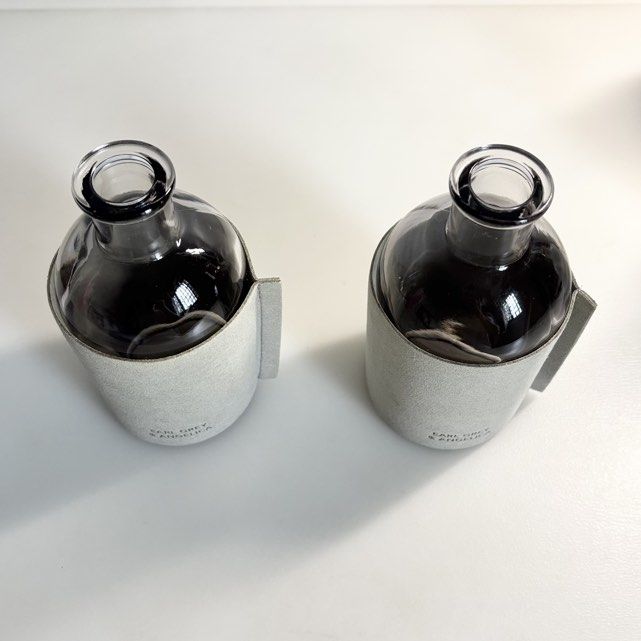 HOOGA Diffuser Bottles (Category: Home Fragrance) located in Singapore. Submitted by kitlee1 (Listing ID 1426626413, Image 3). Description: Empty glass bottle Height 13cm Base 6cm $2 each .