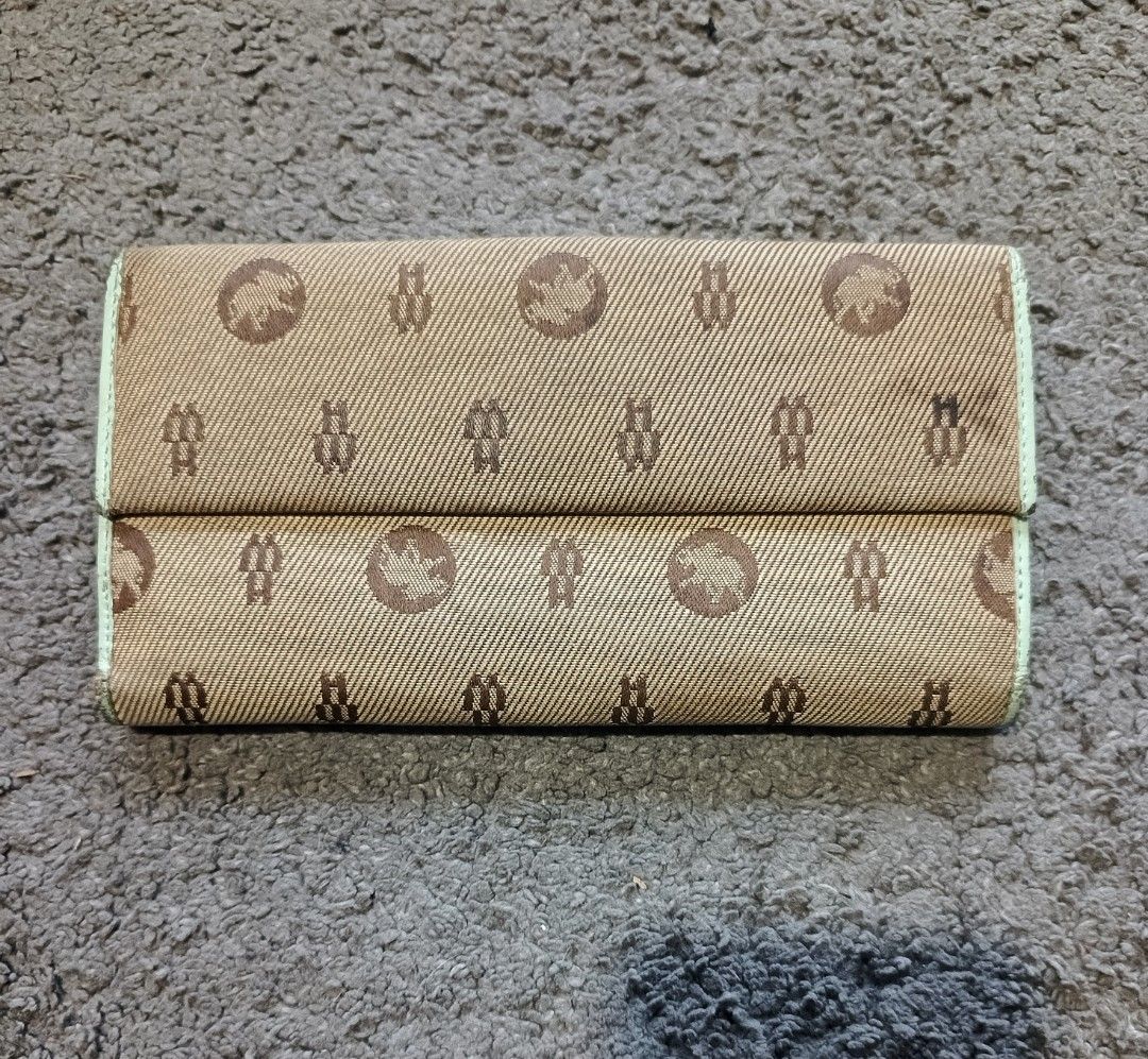 Hunting World Wallet (Category: Luxury Bags & Wallets) located in Manila. Submitted by bodstyle (Listing ID 1426747235, Image 2). Description: maganda pa po ito lalo pag nalinis pa. wala pong sira o tastas. ang loob magnda pa din po. super solid. Authentic hunting world wallet made in Italy..