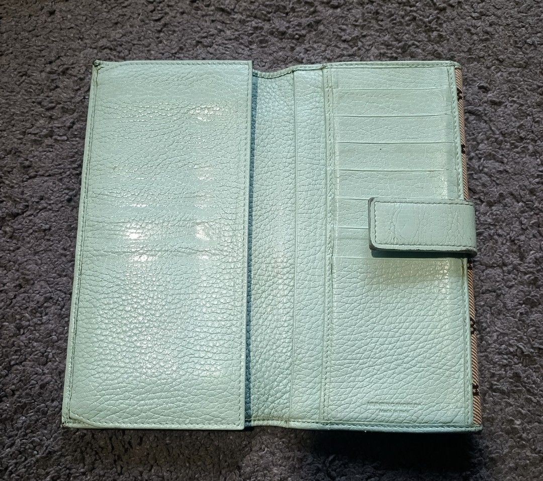 Hunting World Wallet (Category: Luxury Bags & Wallets) located in Manila. Submitted by bodstyle (Listing ID 1426747235, Image 3). Description: maganda pa po ito lalo pag nalinis pa. wala pong sira o tastas. ang loob magnda pa din po. super solid. Authentic hunting world wallet made in Italy..