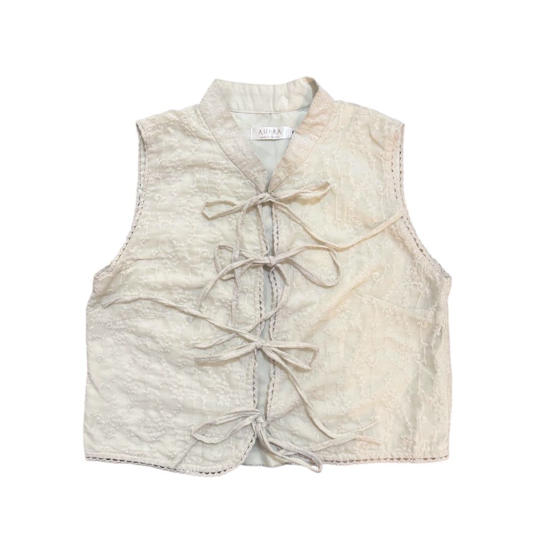 Japandi Lace Bow Collar Sleeveless Top (Category: Sleeveless) located in Manila. Submitted by do.over (Listing ID 1426601671, Image 1). Description: .
