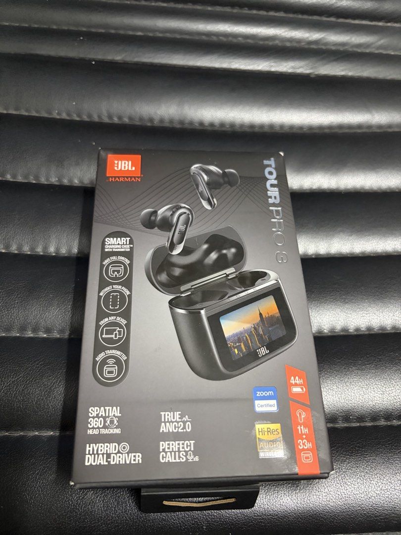 JBL Tour Pro 3