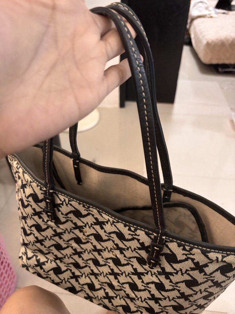 Juicy Couture Tote Bag (Category: Tote Bags) located in Quezon City. Submitted by samellie (Listing ID 1426748937, Image 3). Description: .