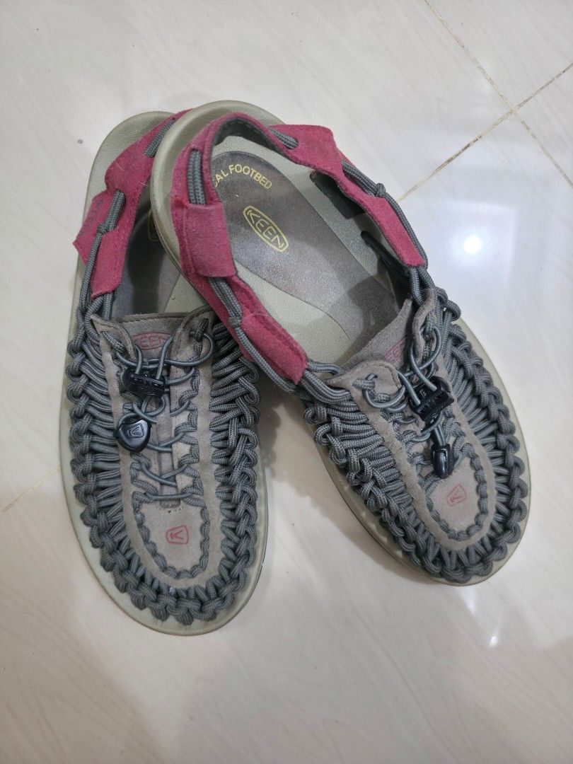 Keen Uneek Sandals (Category: Sandals) located in Manila. Submitted by catheringcake (Listing ID 1426605614, Image 2). Description: Unisex Keen Uneek Sandals Condition: 10/10 Good as new Price is still negotiable.