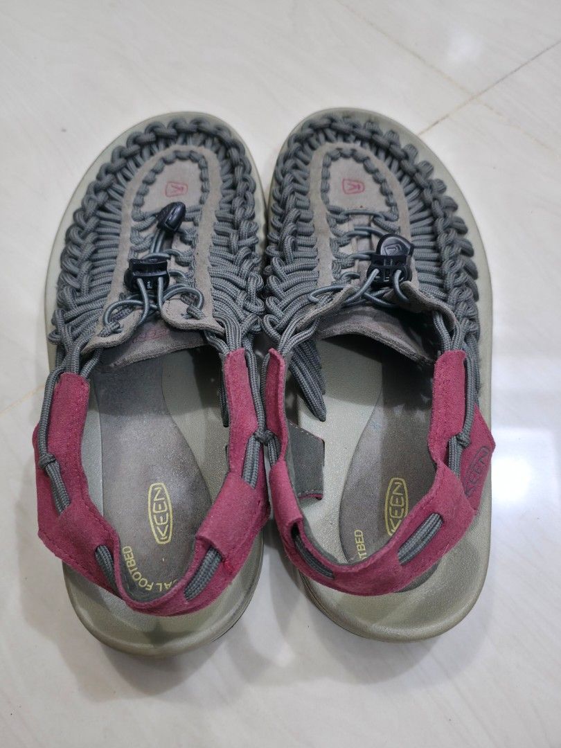 Keen Uneek Sandals (Category: Sandals) located in Manila. Submitted by catheringcake (Listing ID 1426605614, Image 3). Description: Unisex Keen Uneek Sandals Condition: 10/10 Good as new Price is still negotiable.