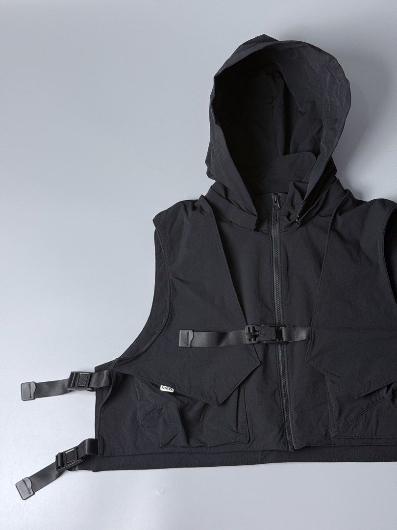 LAHK Black Tactical Vest (Category: Vests) located in San Pablo. Submitted by zzz.archvs (Listing ID 1426707623, Image 2). Description: - LAHK Black Tactical Vest - Stylish design - Easy to pair with any outfit.
