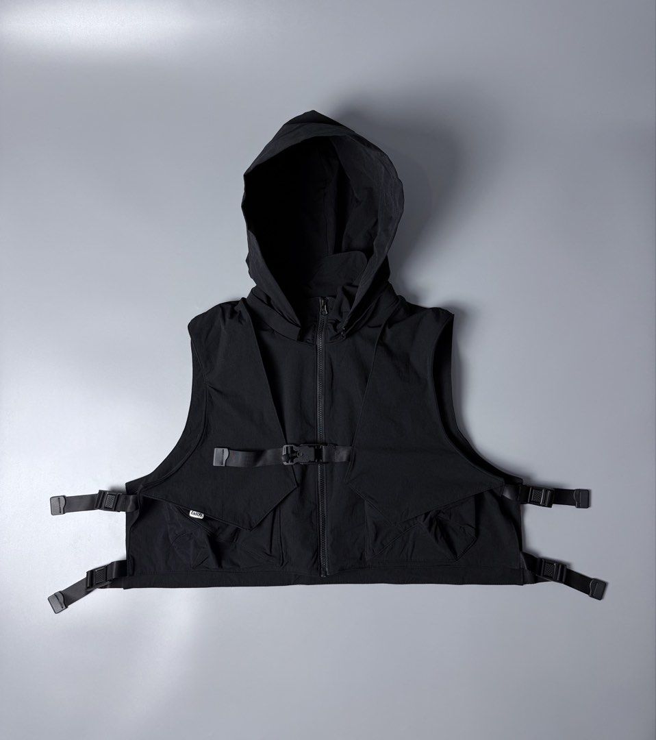 LAHK Black Tactical Vest (Category: Vests) located in San Pablo. Submitted by zzz.archvs (Listing ID 1426707623, Image 1). Description: - LAHK Black Tactical Vest - Stylish design - Easy to pair with any outfit.