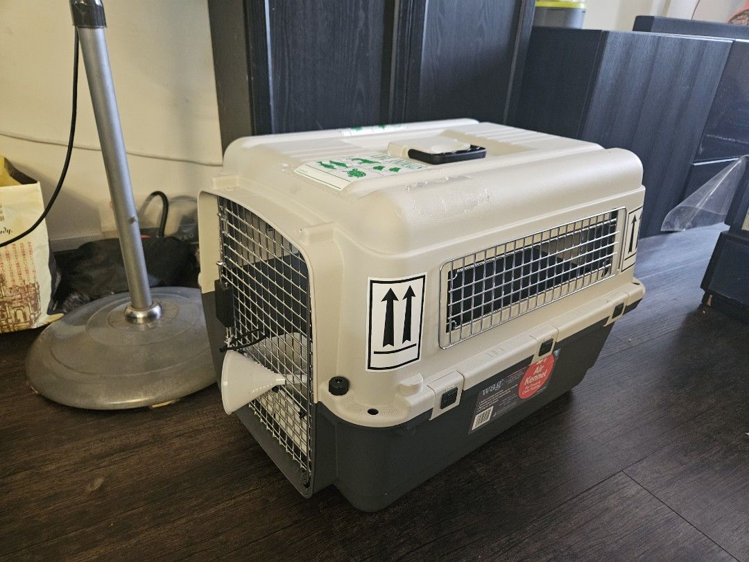 Large Cage (Category: Homes & Other Pet Accessories) located in Singapore. Submitted by crawlyoufools (Listing ID 1426621321, Image 3). Description: Large cage, dimensions (LxBxH) are 19 x 26 x 21 inches. can fit any sized cat and small-medium dogs. can be used for air travel and crate training. got it for about $200.