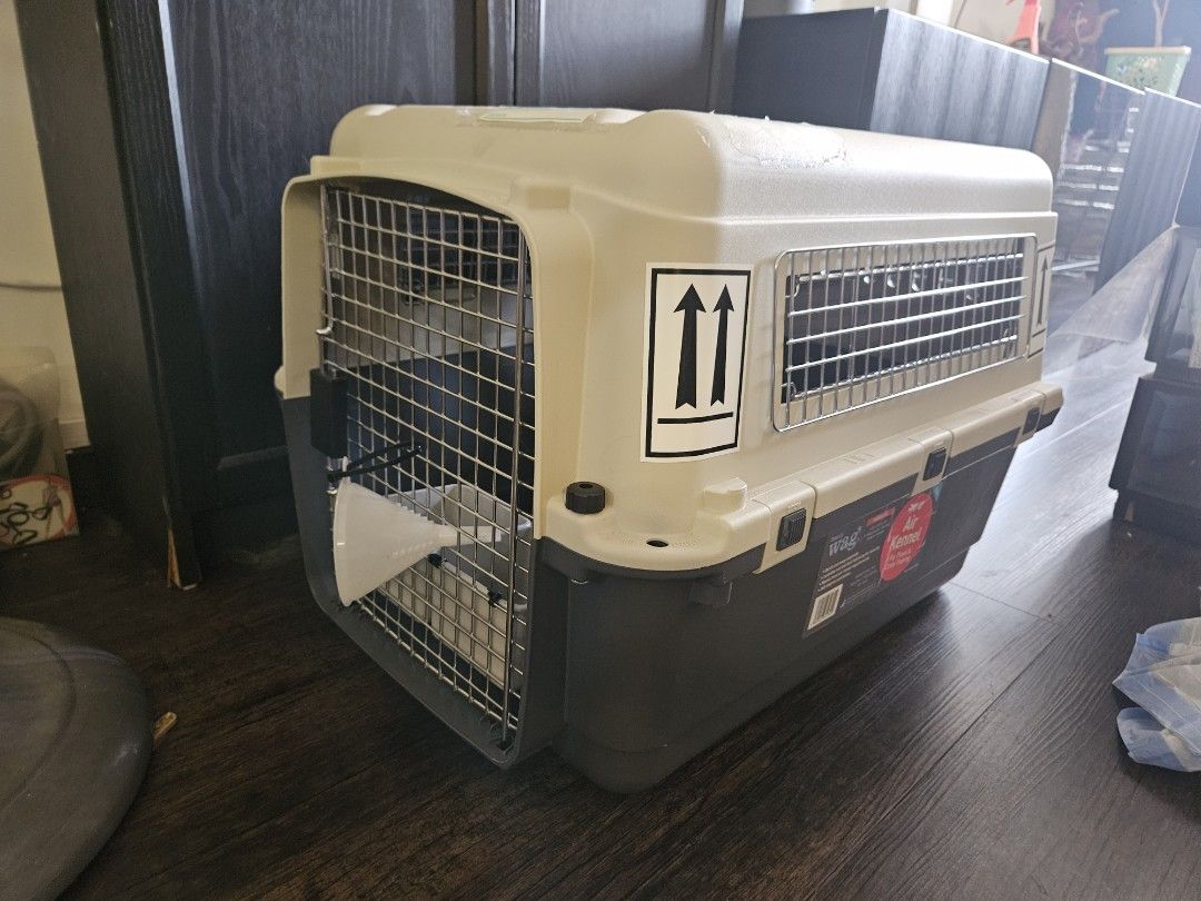 Large Cage (Category: Homes & Other Pet Accessories) located in Singapore. Submitted by crawlyoufools (Listing ID 1426621321, Image 1). Description: Large cage, dimensions (LxBxH) are 19 x 26 x 21 inches. can fit any sized cat and small-medium dogs. can be used for air travel and crate training. got it for about $200.