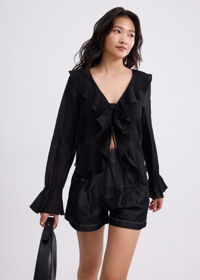 LF Relaxed Georgette V-neck Frill Blouse (Category: Blouses) located in Baguio. Submitted by darlingdeclutter (Listing ID 1426686435, Image 3). Description: Looking for Love Bonito Relaxed Georgette V-neck Frill Blouse in size M/L/XL Please message me your price thank you!.