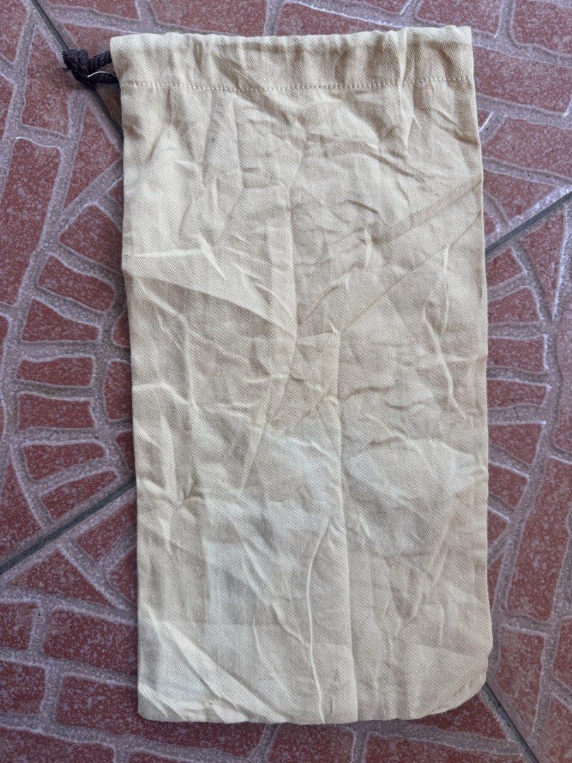 Louis Vuitton Dust Bag (Category: Luxury Bags & Wallets) located in Lingayen. Submitted by lux_thrift (Listing ID 1426595566, Image 2). Description: louis vuitton dustbag approximately 19.5 x 37 cm has minor discoloration at the back location pangasinan.