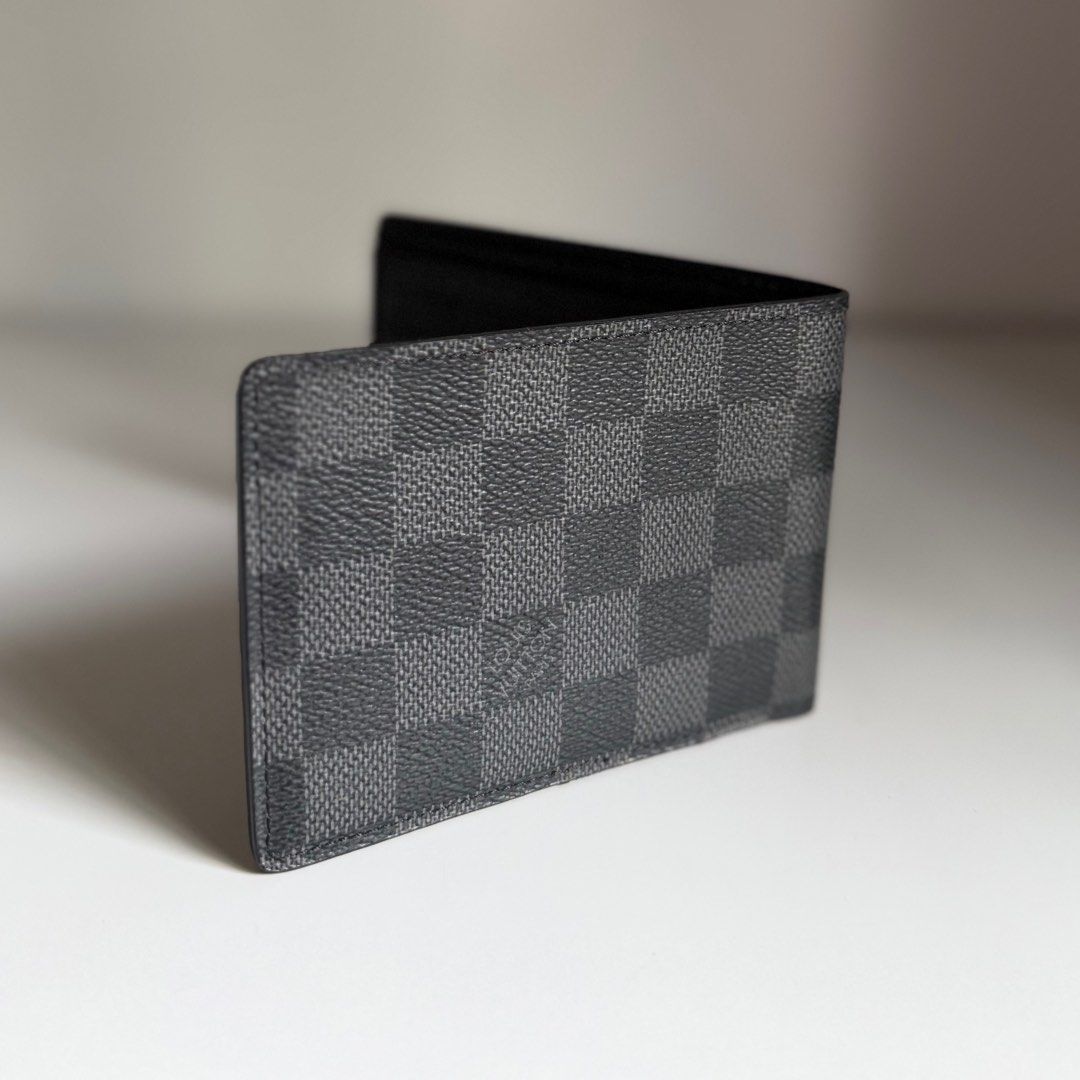 Louis Vuitton Men’s bifold wallet Graphite LV (Category: Luxury Bags & Wallets) located in Quezon City. Submitted by ksumer (Listing ID 1426722817, Image 3). Description: Used wallet.