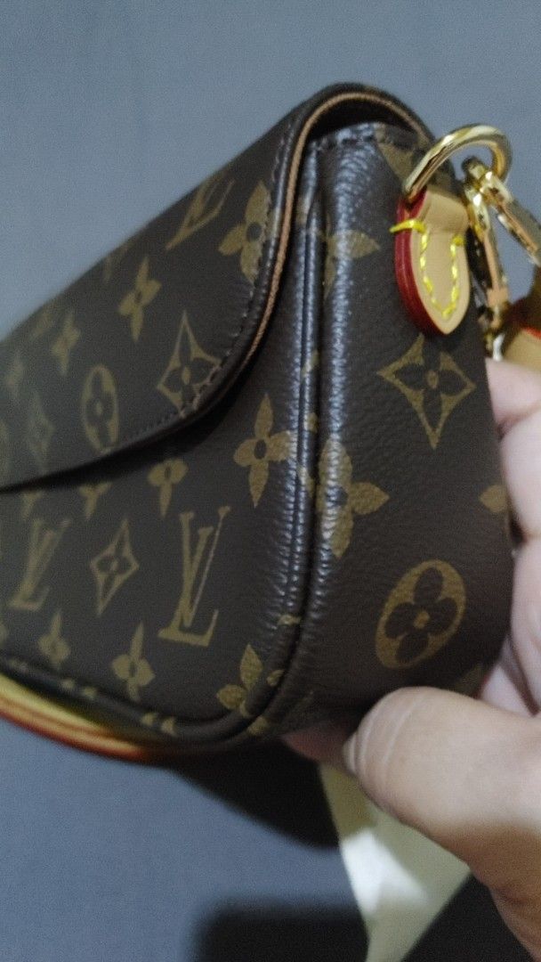 LV Monogram Wallet on Chain Ivy- with NFC tag (Category: Luxury Bags & Wallets) located in San Jose. Submitted by lilysluxurycollections (Listing ID 1426701259, Image 2). Description: monogram with code with NFC tag gold hardware goos as new no flaws.