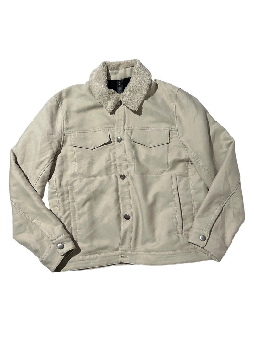 Lululemon Sueded Utility Jacket square small (Category: Activewear) located in Iba. Submitted by xooperfindslb (Listing ID 1426713722, Image 3). Description: Lululemon Sueded Utility Jacket Natural Ivory Square tag small Super bago no sign of use fresh na fresh. No issue Original price 13,500+ Very mura na. Parang bumili ka din ng bago W-22” L-25” .