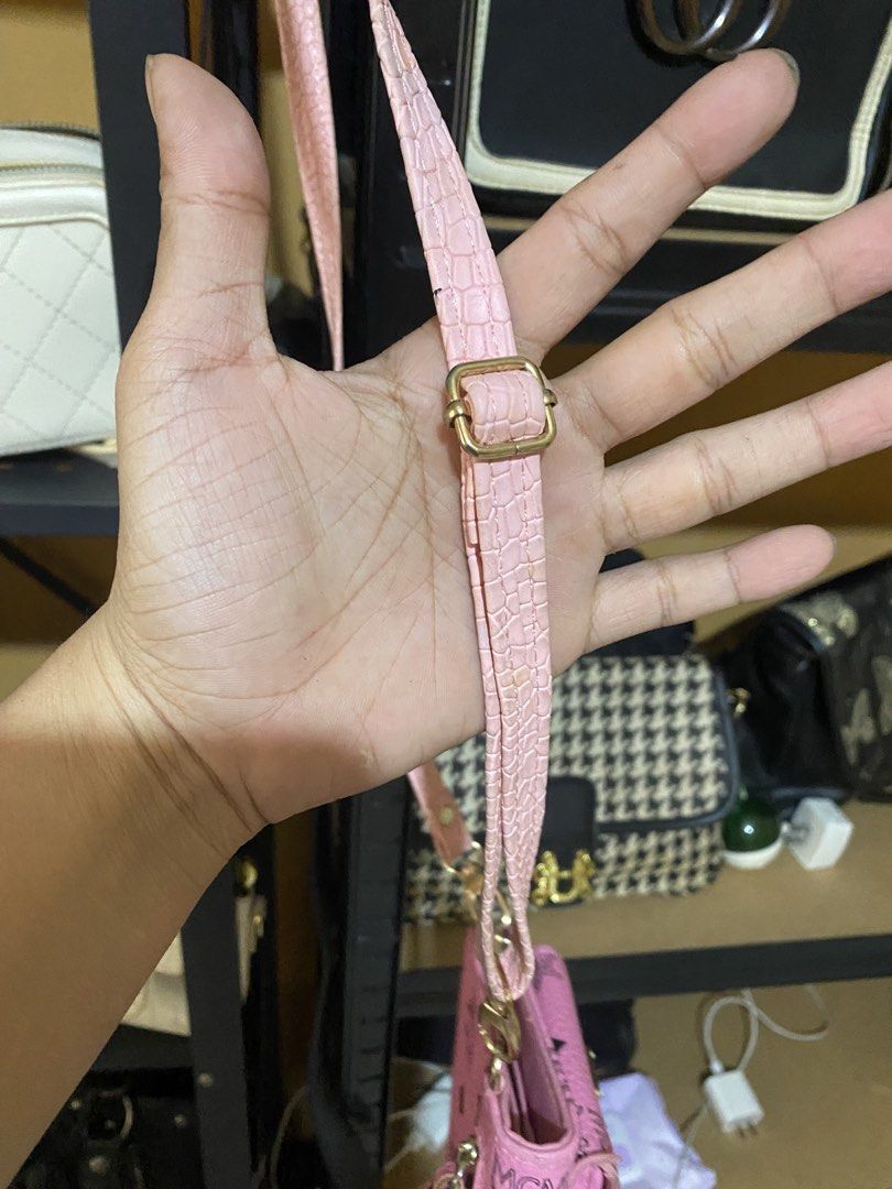 MCM Pink Card Holder with Strap (Category: Luxury Bags & Wallets) located in Cavite. Submitted by rmquin05 (Listing ID 1426637063, Image 3). Description: REPLACE STRAP LANG NO ISSUE.