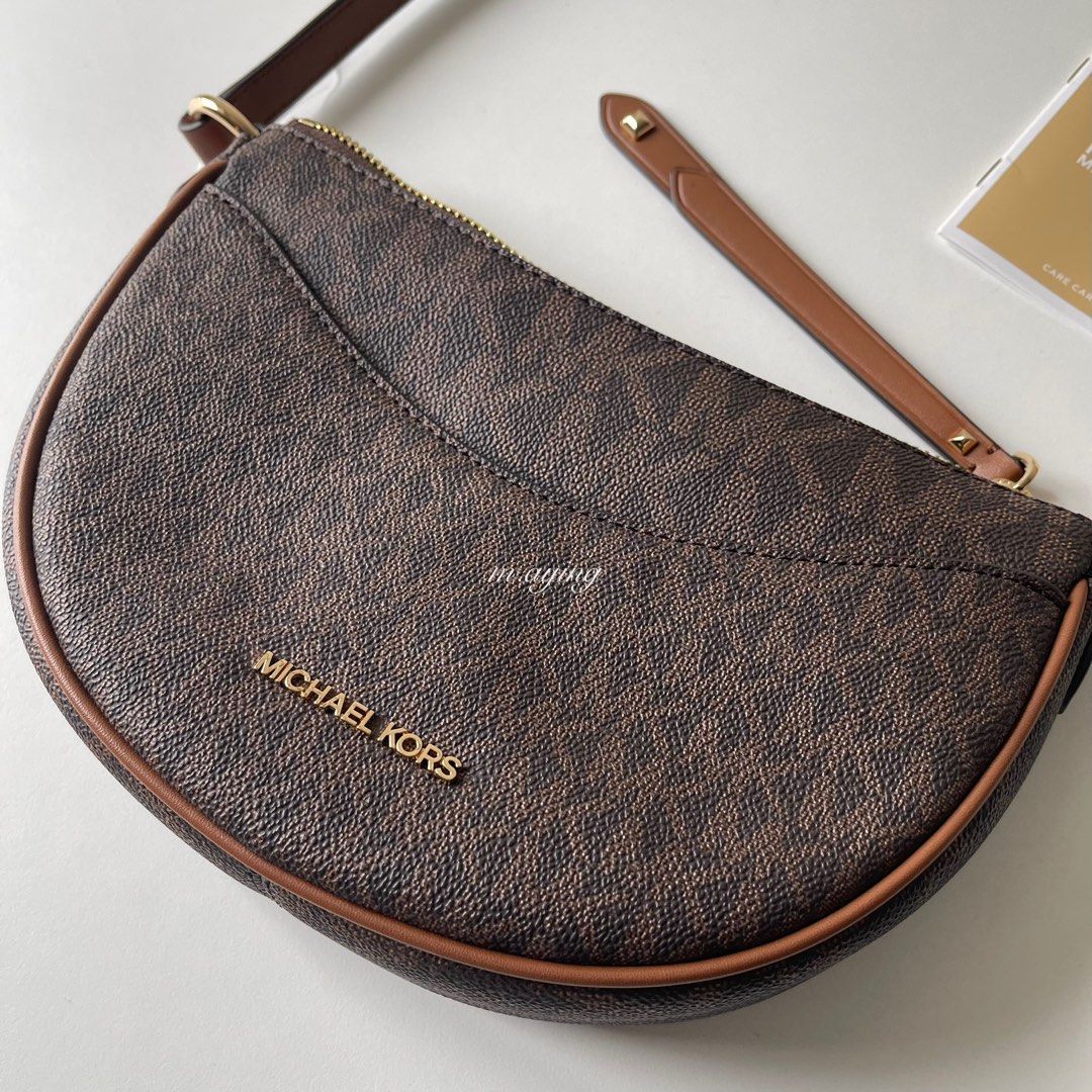 Michael Kors Dover Crossbody Bag (Category: Luxury Bags & Wallets) located in Mandaluyong City. Submitted by momandbabystuffph (Listing ID 1426595078, Image 3). Description: .