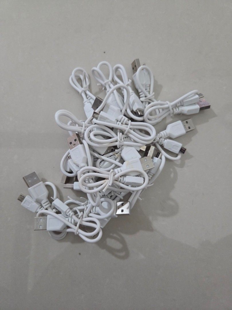 micro USB cable405987247911096320