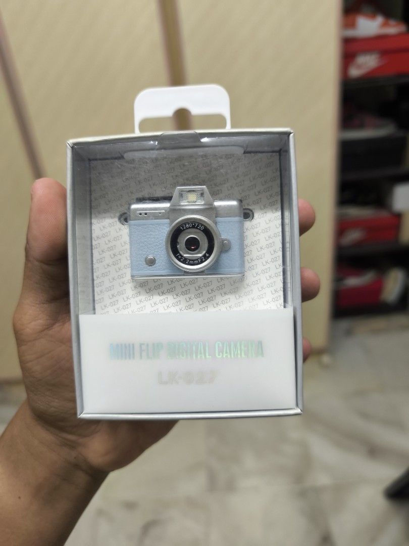 Mini camera (Category: Cameras) located in Bukit Mertajam. Submitted by assrol (Listing ID 1426739547, Image 1). Description: fun mini camera charge using USB -c 48 megapixels flip screen.