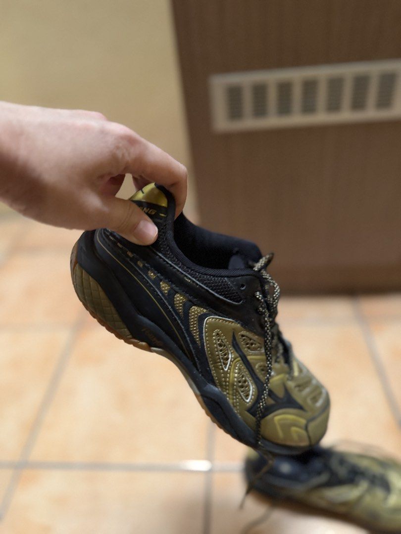 Mizuno Fencing Shoes (Category: Sneakers) located in Quezon City. Submitted by gene.gene7 (Listing ID 1426672929, Image 2). Description: Need a rubbershoes during your fencing training? This is your answer. Mizuno fencing shoes. Still in great condition. Good grip and support for fencing..