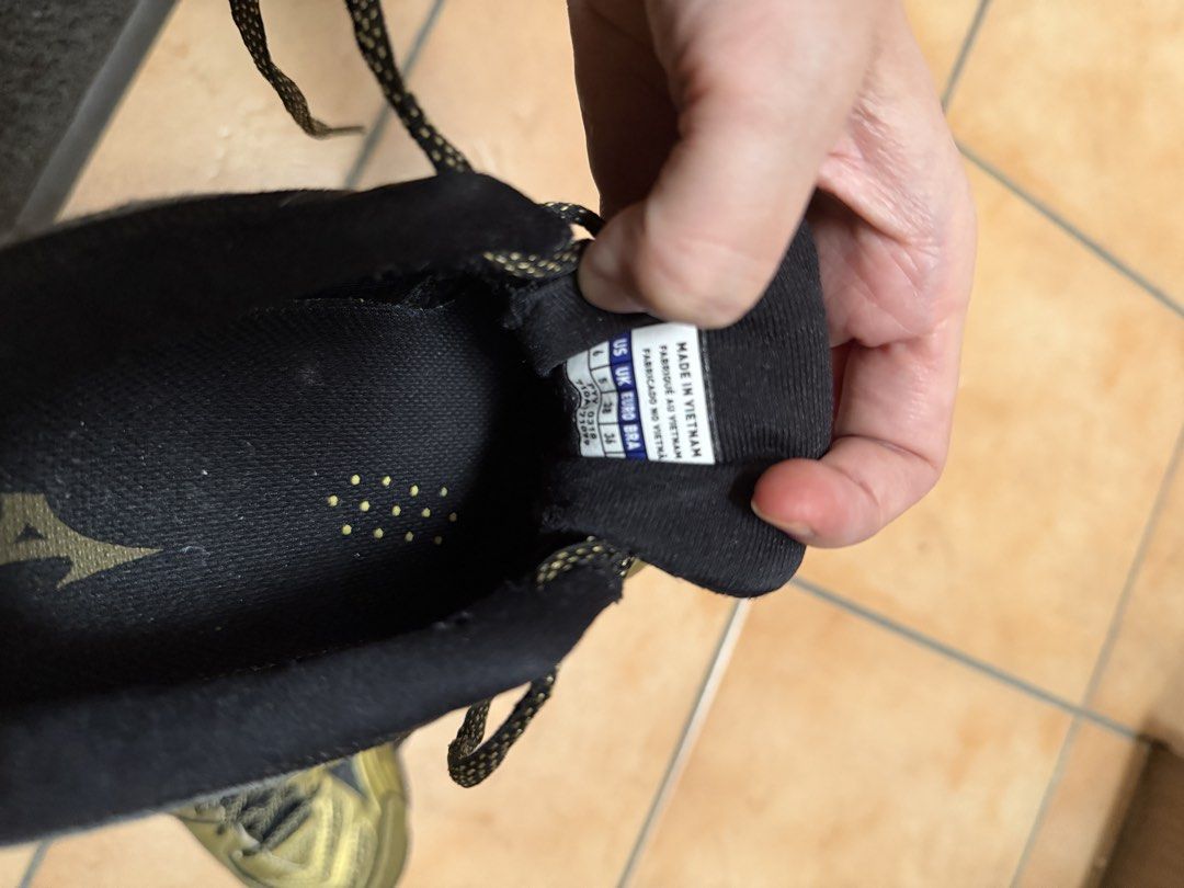 Mizuno Fencing Shoes (Category: Sneakers) located in Quezon City. Submitted by gene.gene7 (Listing ID 1426672929, Image 3). Description: Need a rubbershoes during your fencing training? This is your answer. Mizuno fencing shoes. Still in great condition. Good grip and support for fencing..