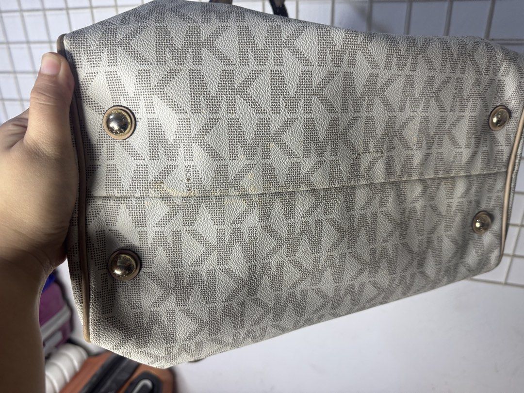 MK duffle Bag (Category: Luxury Bags & Wallets) located in Butuan. Submitted by xyliesbagshoppe (Listing ID 1426480486, Image 3). Description: .