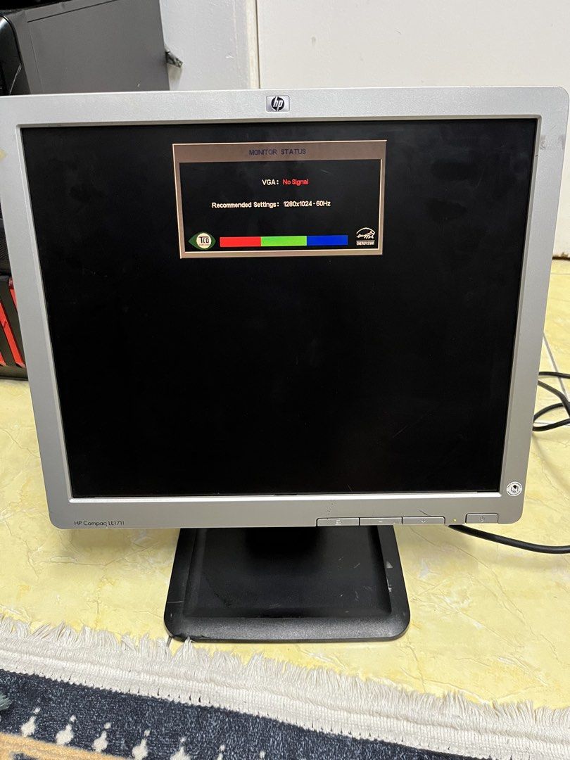 Monitor (Category: Monitor Screens) located in Pasir Gudang. Submitted by faris2111 (Listing ID 1426727485, Image 3). Description: 📺 Monitor HP Compaq LE1711 – 17 Inch Monitor masih berfungsi dengan baik. Sesuai untuk office, CCTV, PC lama atau kegunaan basic. ✅ Saiz 17 inci ✅ Resolusi 1280 x 1024 ✅ Port VGA ✅ Siap kabel VGA & kabel power ✅ Condition baik, paparan jelas Harga:RM90 Boleh PM jika berminat 👍.