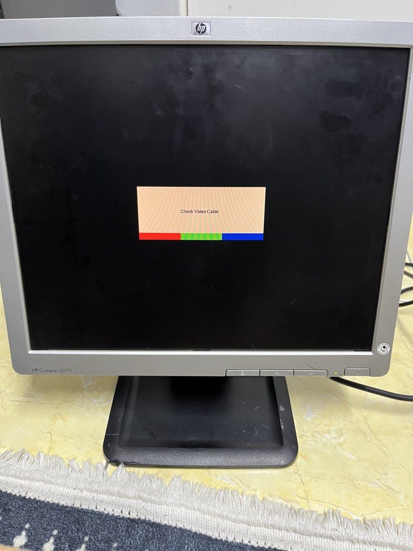 Monitor (Category: Monitor Screens) located in Pasir Gudang. Submitted by faris2111 (Listing ID 1426727485, Image 2). Description: 📺 Monitor HP Compaq LE1711 – 17 Inch Monitor masih berfungsi dengan baik. Sesuai untuk office, CCTV, PC lama atau kegunaan basic. ✅ Saiz 17 inci ✅ Resolusi 1280 x 1024 ✅ Port VGA ✅ Siap kabel VGA & kabel power ✅ Condition baik, paparan jelas Harga:RM90 Boleh PM jika berminat 👍.