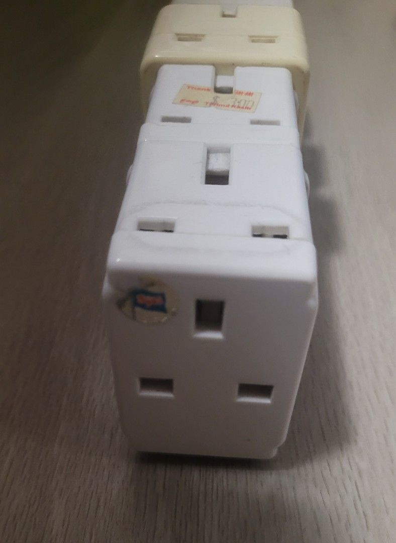 Multi-Plug Power Adapter405985059449098245