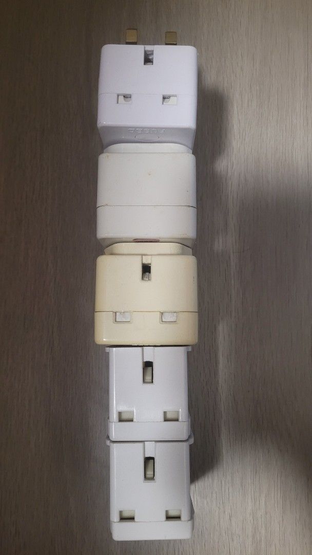 Multi-Plug Power Adapter405985059449098241