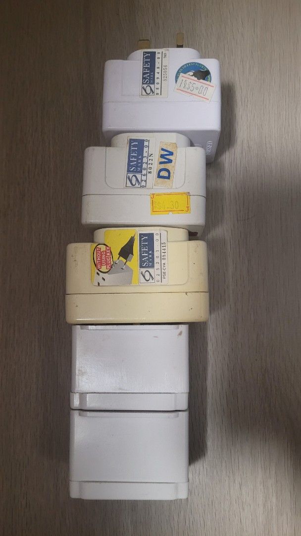 Multi-Plug Power Adapter405985059449098240