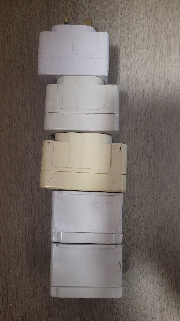 Multi-Plug Power Adapter405985059449098242