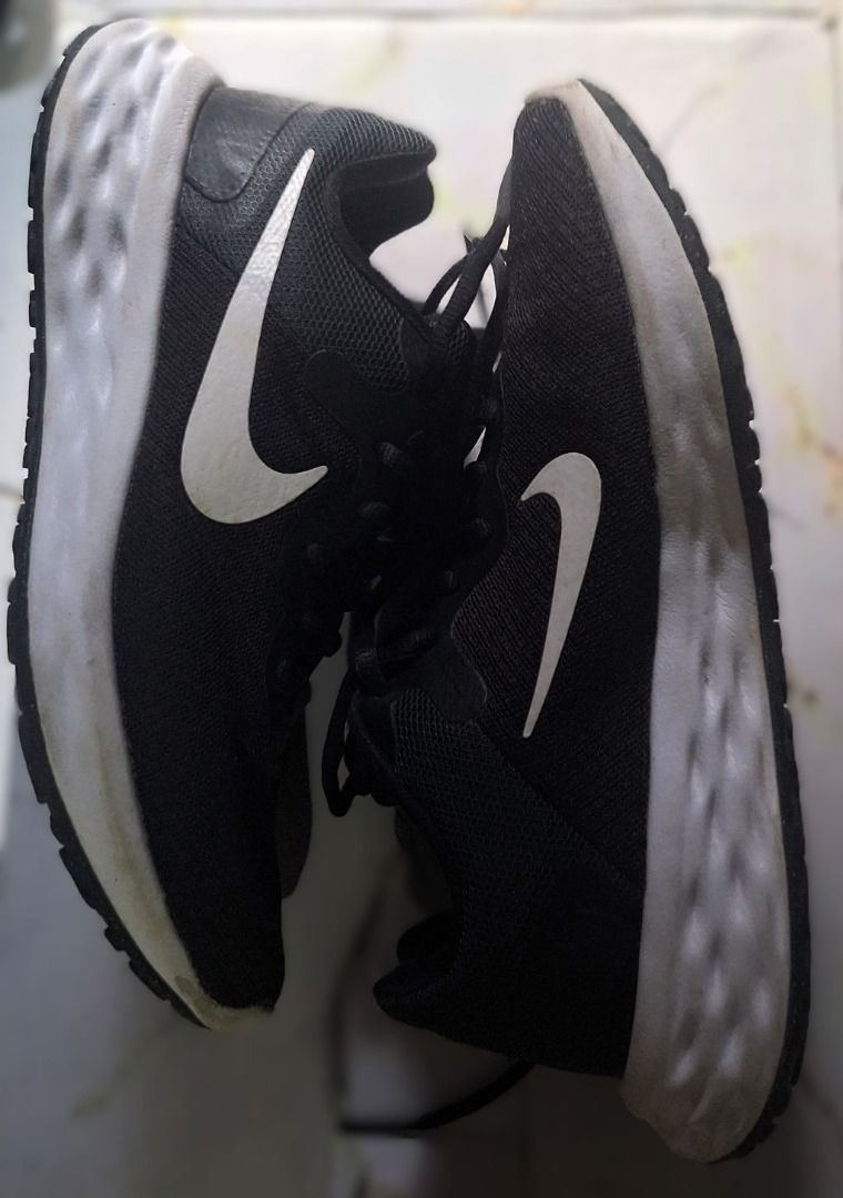 Nike Revolution 6 Black Running Shoes (Category: Sneakers) located in Taguig. Submitted by happyhart88 (Listing ID 1426694872, Image 3). Description: Nike running shoes Size: US 6 Preloved but still in good condition. Sole still has good grip (see photo). No major damage, only normal signs of use. No box. RFS: Decluttering 💰 Slightly negotiable for sure buyer 🚚 Shipping via J&T / Lalamove / Meet-up if nearby First to pay gets priority. #nike #n