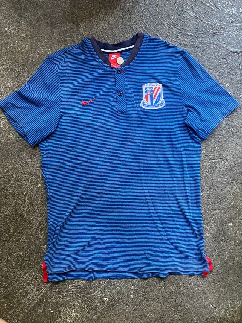 Nike Shanghai Shenhua Jersey (Category: Tshirts & Polo Shirts ) located in Caloocan City. Submitted by hustlenhunt (Listing ID 1426636374, Image 1). Description: Dimes: W-20 L-29 -Condition: 9/10 -Need Wash -Issue may minimal sira sa stitching ng washtags+ may hand stitch (makikita sa photo) -Color fade neckline.